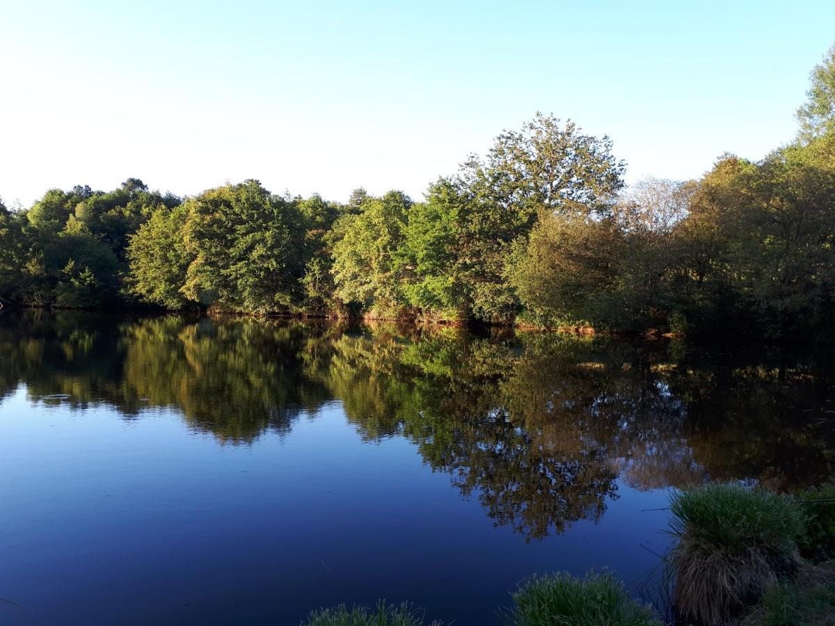 Gite De Lac Tranquille Plaud ภายนอก รูปภาพ